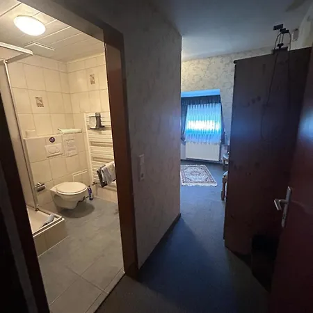 Zur Krone Inn *