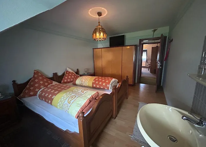 אורחן Zur Krone Langenfeld (Eifel)