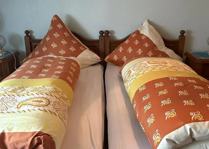 Zur Krone אורחן Langenfeld (Eifel)