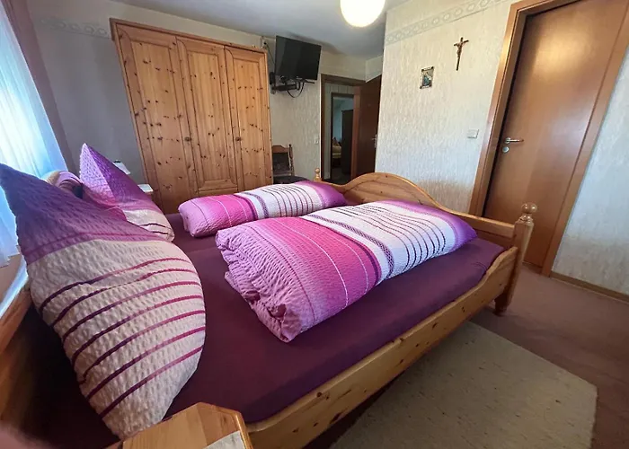 אורחן Zur Krone *