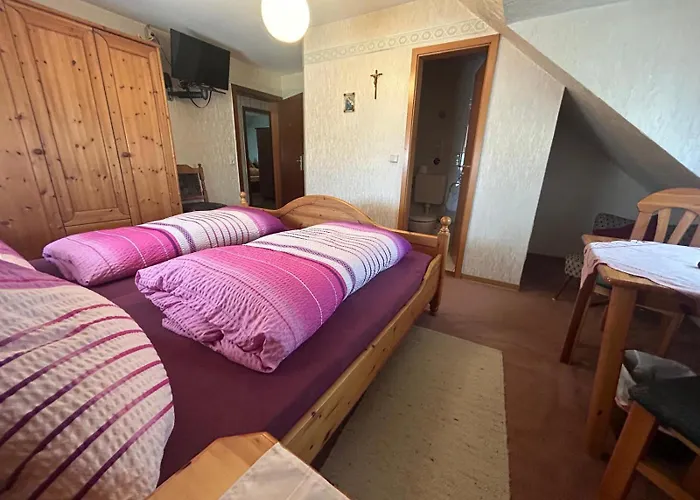 Zur Krone אורחן *